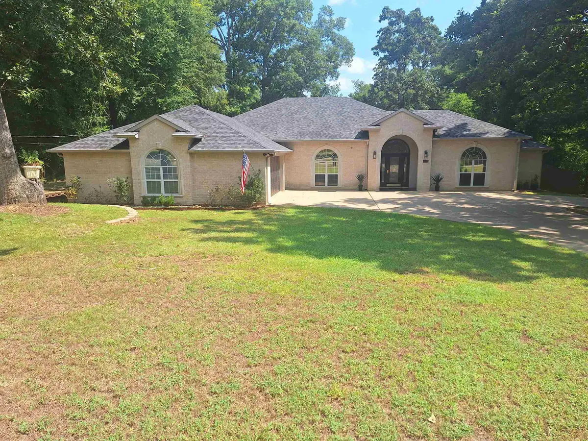1804 W Lake Dr, Gladewater, TX 75647 - #1