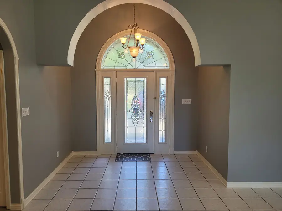 1804 W Lake Dr, Gladewater, TX 75647 - #3