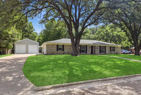 1609 Greenway, Gilmer, TX 75644