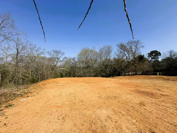 110 Elmwood Court, Palestine, TX 75801