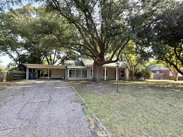 823 Emmons, Kilgore, TX 75662