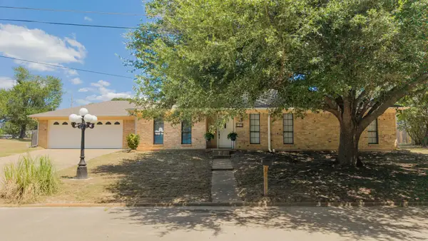 608 W Sunnyside Drive, Overton, TX 75684