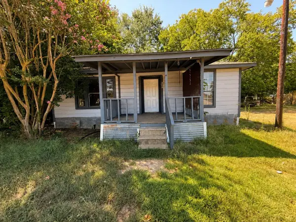 208 Eddy, Gladewater, TX 75647