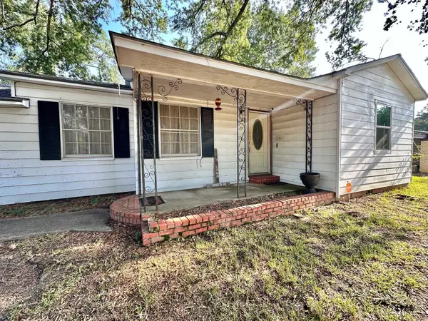 1002 Jones St, Henderson, TX 75654