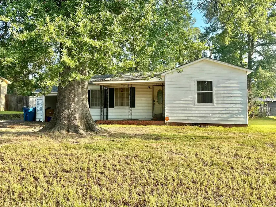 1002 Jones St, Henderson, TX 75654 - #2