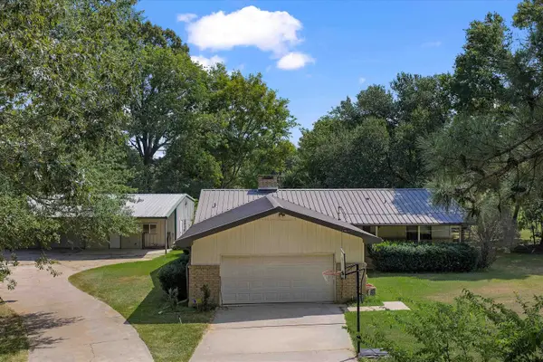 933 S FM 348, Henderson, TX 75654