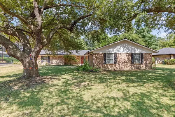 4 Amherst Cir, Longview, TX 75601