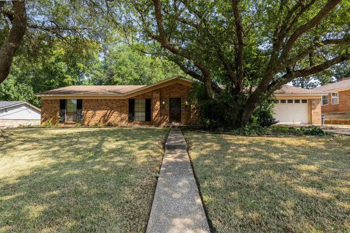 211 Cheryl St, Longview, TX 75604 - #1