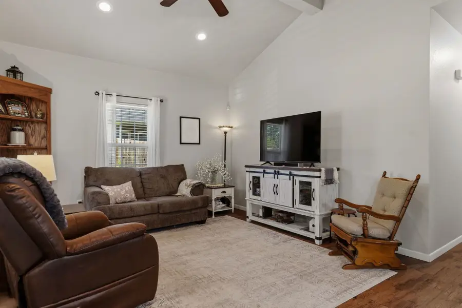 382 S Center St, Gladewater, TX 75647 - #3