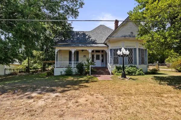 411 ELLIS, Hughes Springs, TX 75656