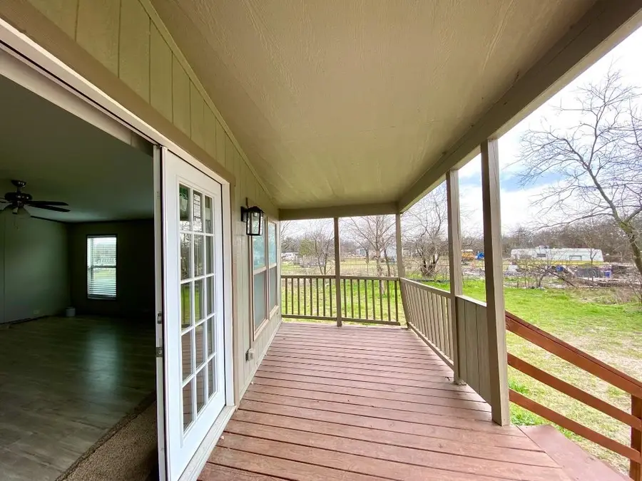 229 Oakdale Dr., Elm Mott, TX 76640 - #3