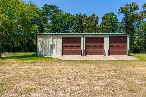 221 Loma Vista Dr., Hallsville, TX 75650