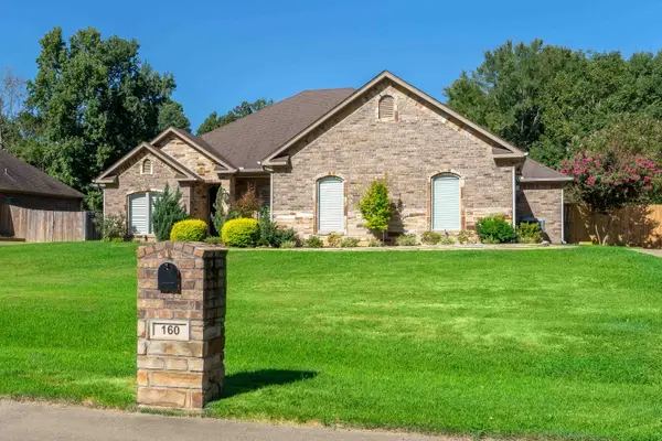 160 Timber Falls Dr, Longview, TX 75605