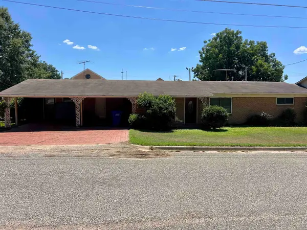 210 E Frazior Street, Linden, TX 75563