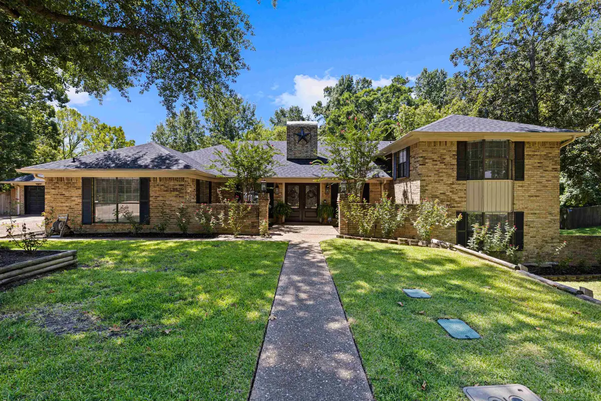 13 Elmwood St, Longview, TX 75604 - #1