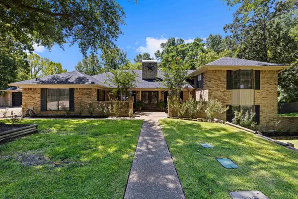 13 Elmwood St, Longview, TX 75604