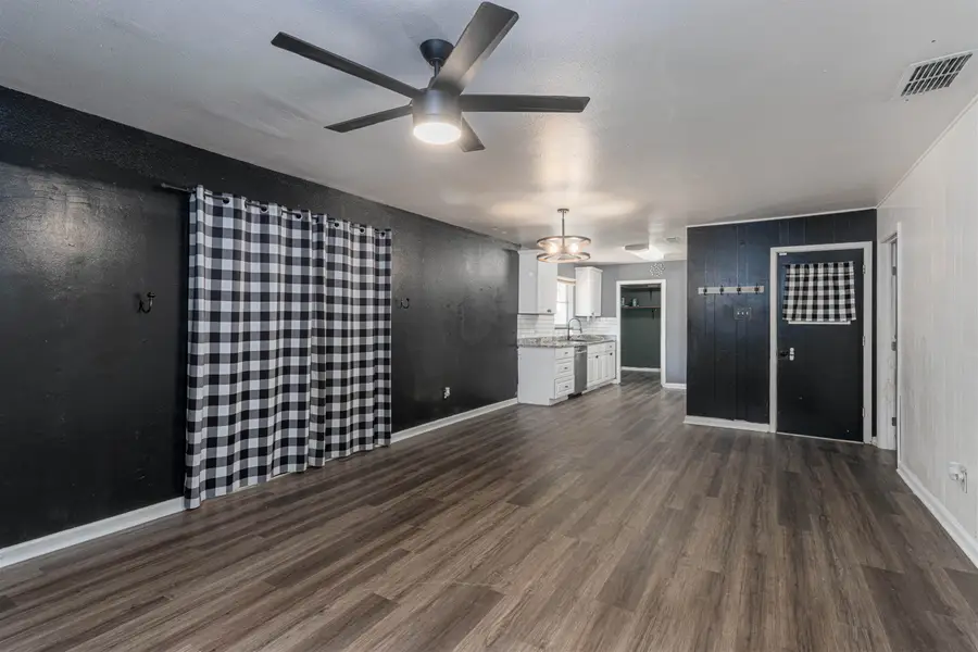 1206 Jonqul Dr., Longview, TX 75601 - #3
