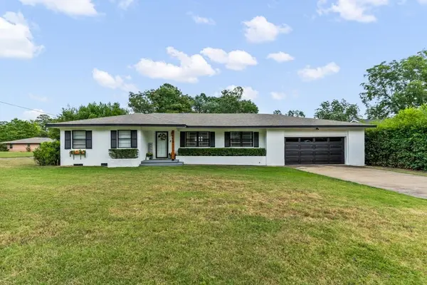 1119 Bledsoe Street, Gilmer, TX 75644