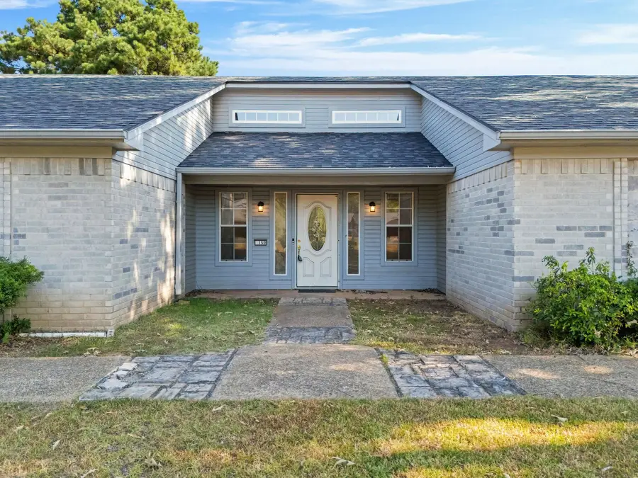 150 W Cliffwood St, Longview, TX 75603 - #2
