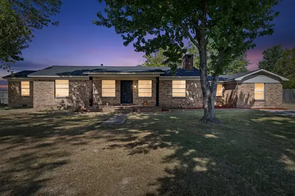 1306 S Evenside St, Henderson, TX 75652