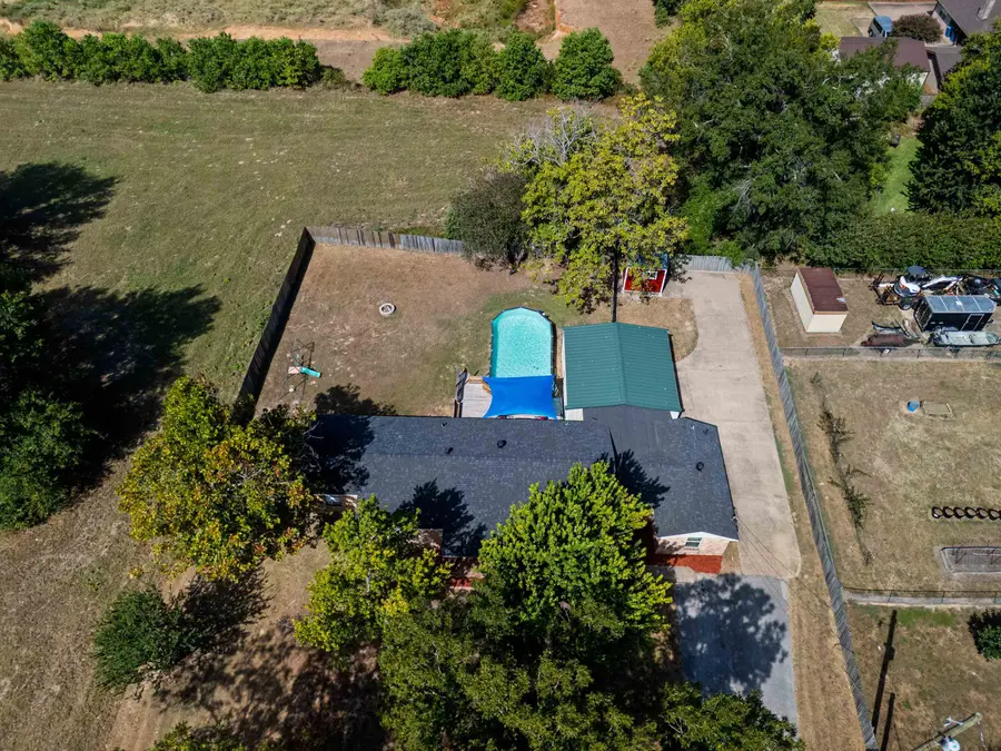1306 S Evenside St, Henderson, TX 75652 - #3