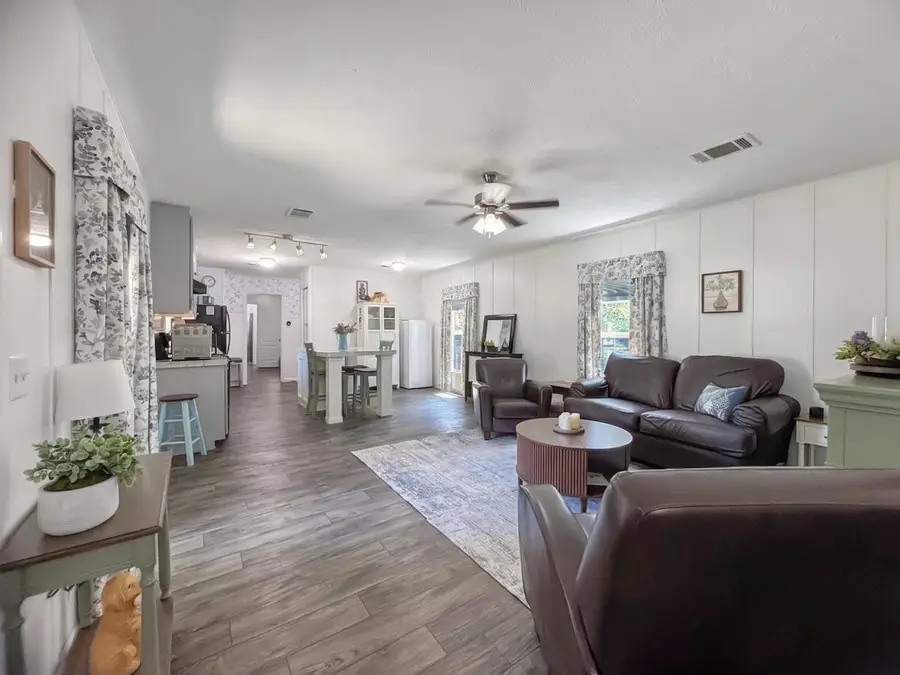 116 E Ave G, Hooks, TX 75561 - #2