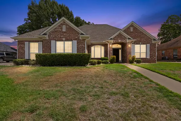 3302 St. (Saint) Andrews Dr, Longview, TX 75605