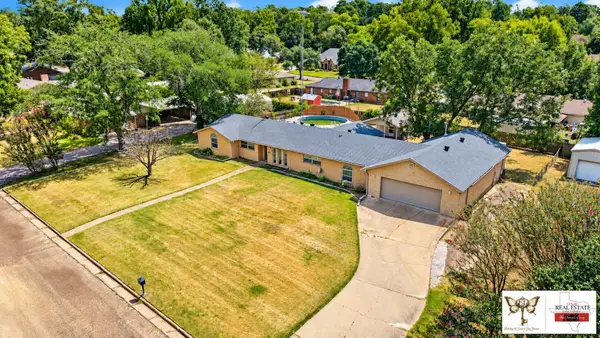913 Elizabeth St, Gilmer, TX 75644