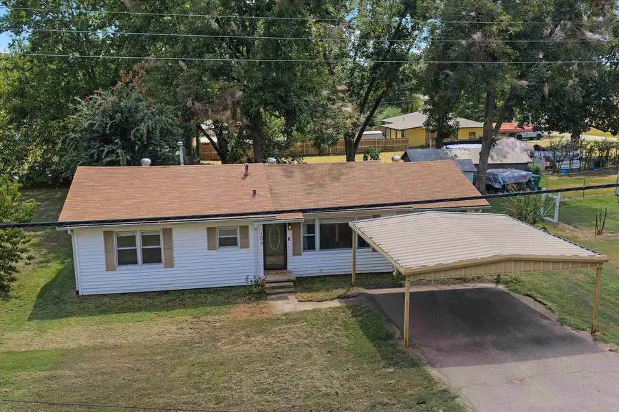 104 E 3rd St., Omaha, TX 75571 - #2