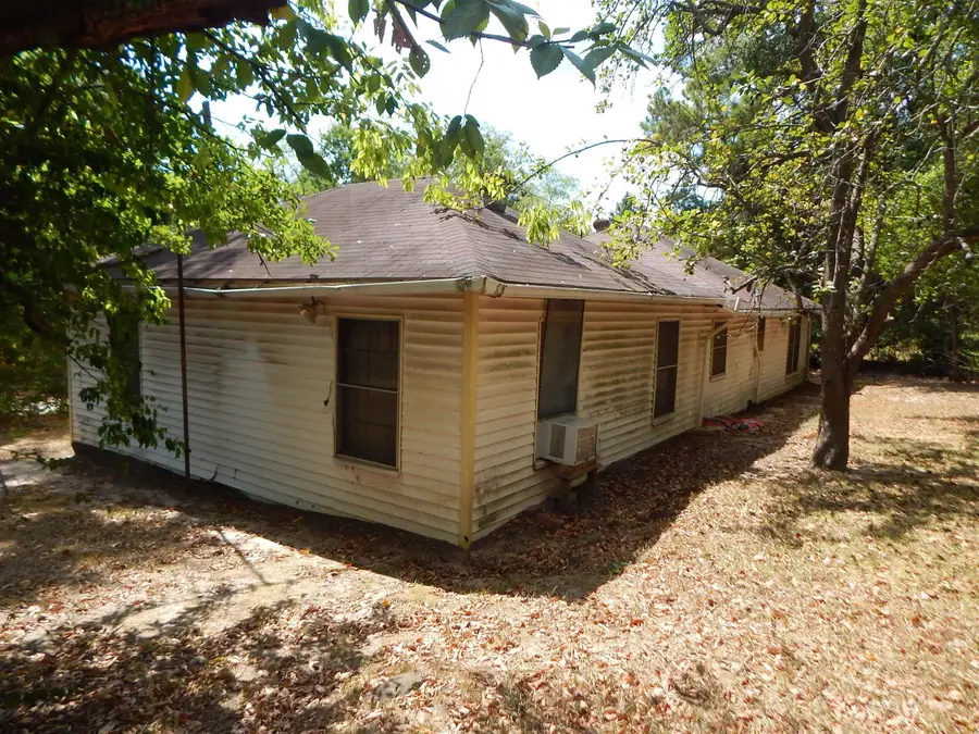 715 CLARK ST., Gilmer, TX 75644 - #3