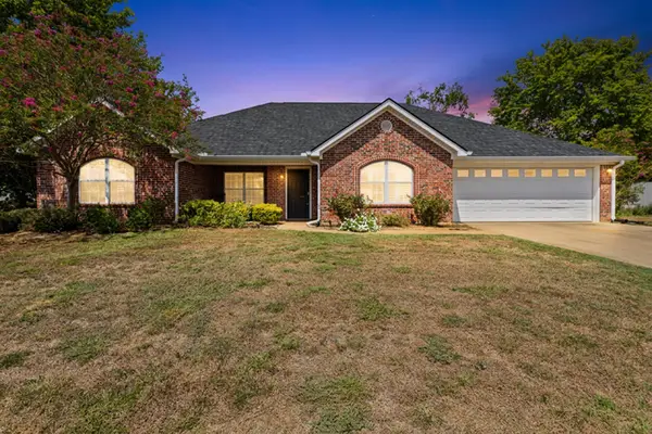 200 Kellifield Dr, Henderson, TX 75652