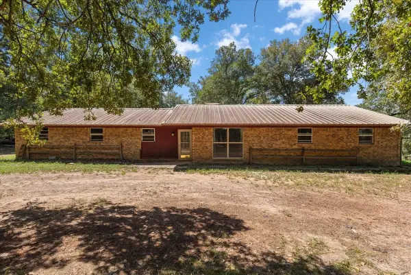 2027 County Road 3271 W, Mount Enterprise, TX 75681