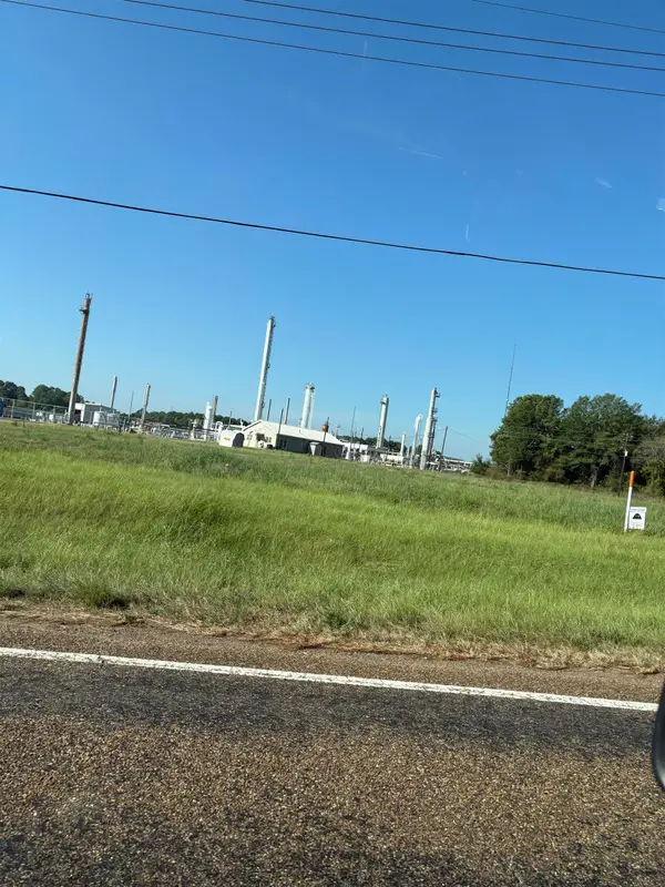 989 S Service Rd I-20 W, Waskom, TX 75692