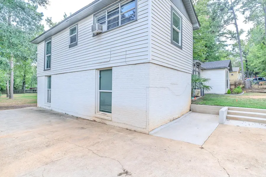 904 Georgetown St, Marshall, TX 75670 - #3