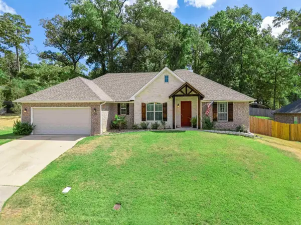 108 Country Club Dr, Longview, TX 75602