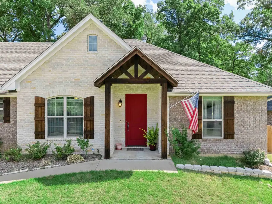 108 Country Club Dr, Longview, TX 75602 - #2