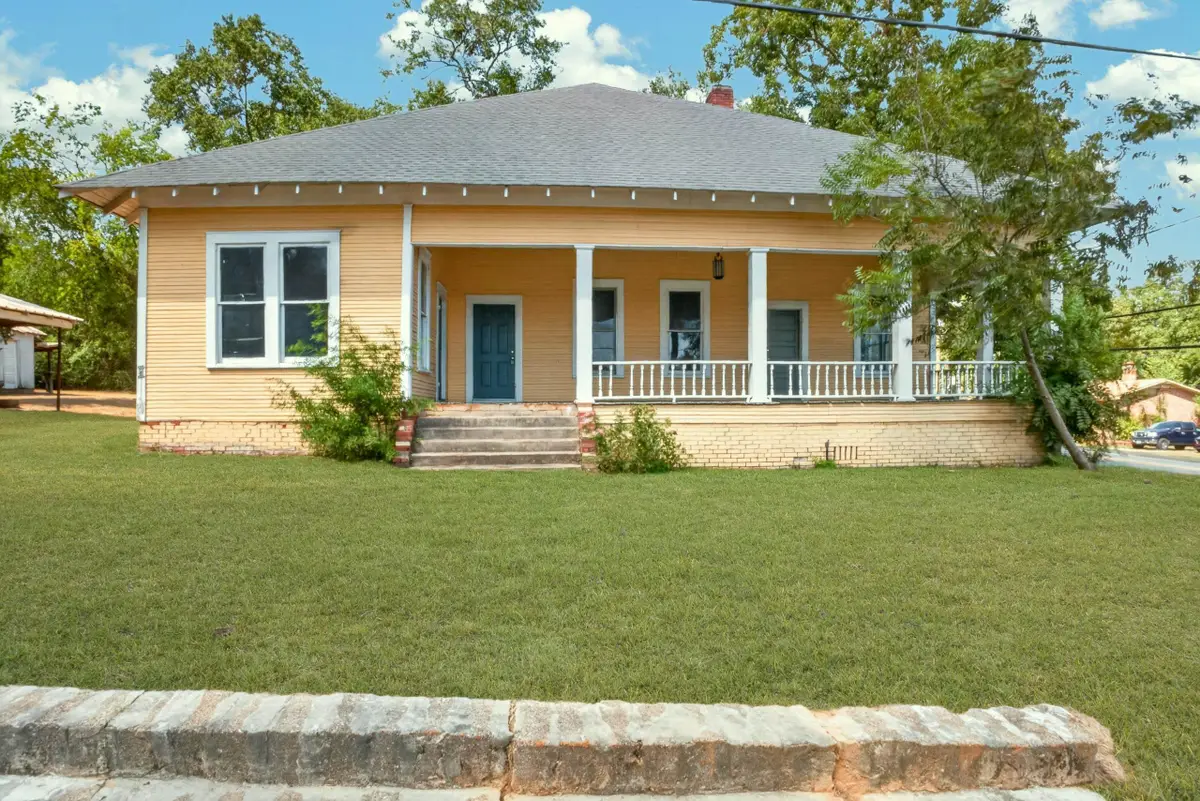 100 W Groves St, Big Sandy, TX 75755 - #1