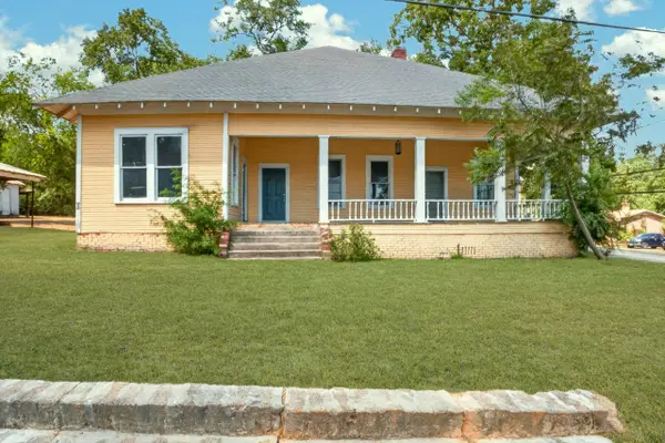 100 W Groves St, Big Sandy, TX 75755