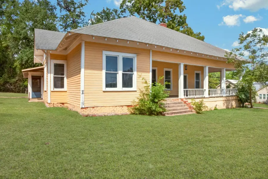 100 W Groves St, Big Sandy, TX 75755 - #2