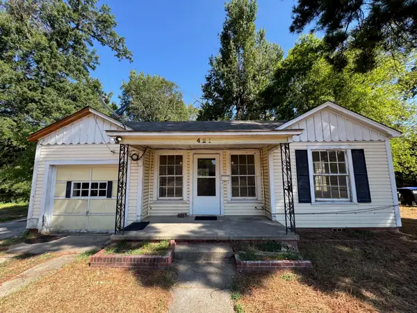 421 Larry Dr., Longview, TX 75602