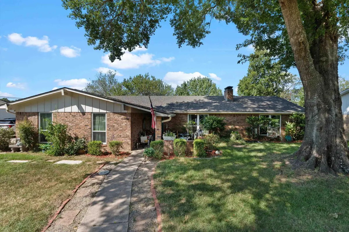 187 Parker St, Carthage, TX 75633 - #1