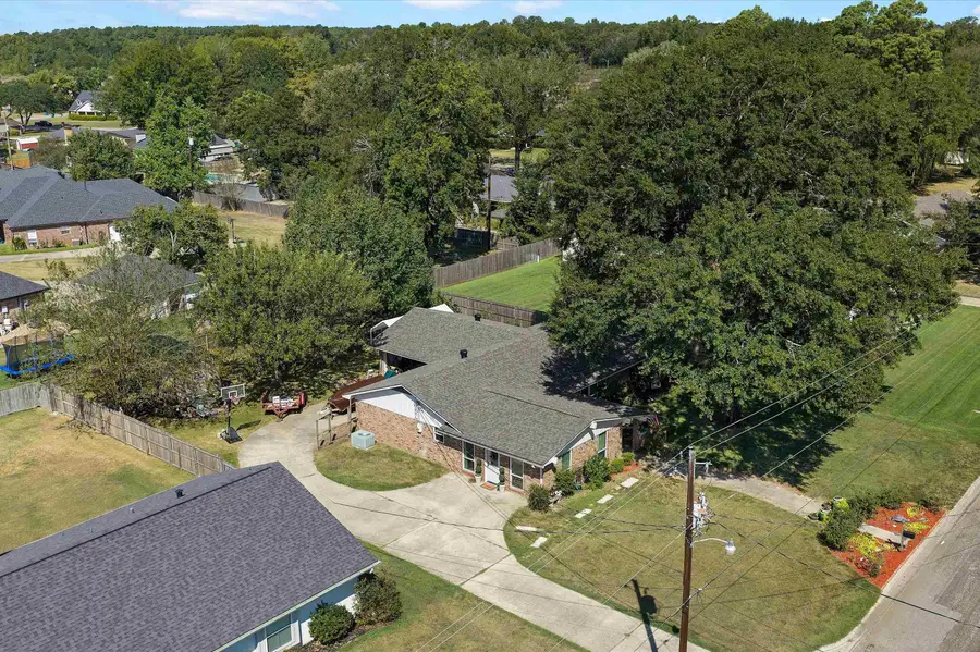 187 Parker St, Carthage, TX 75633 - #2