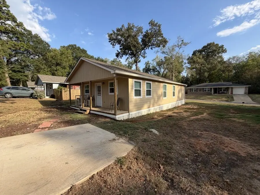 219 Hull Ave, Gladewater, TX 75647 - #2