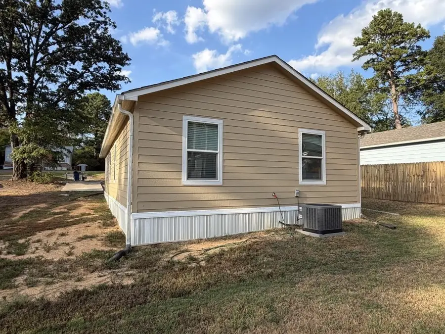219 Hull Ave, Gladewater, TX 75647 - #3