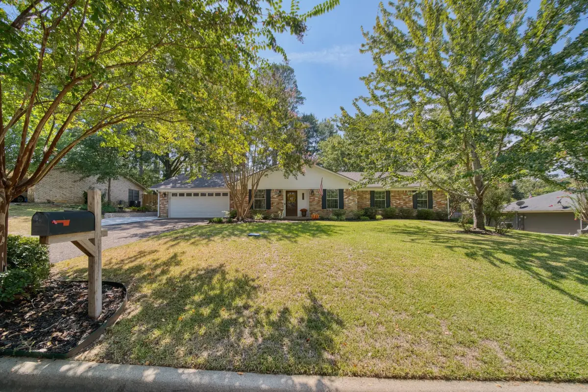 608 Berkshire Dr, Longview, TX 75605 - #1