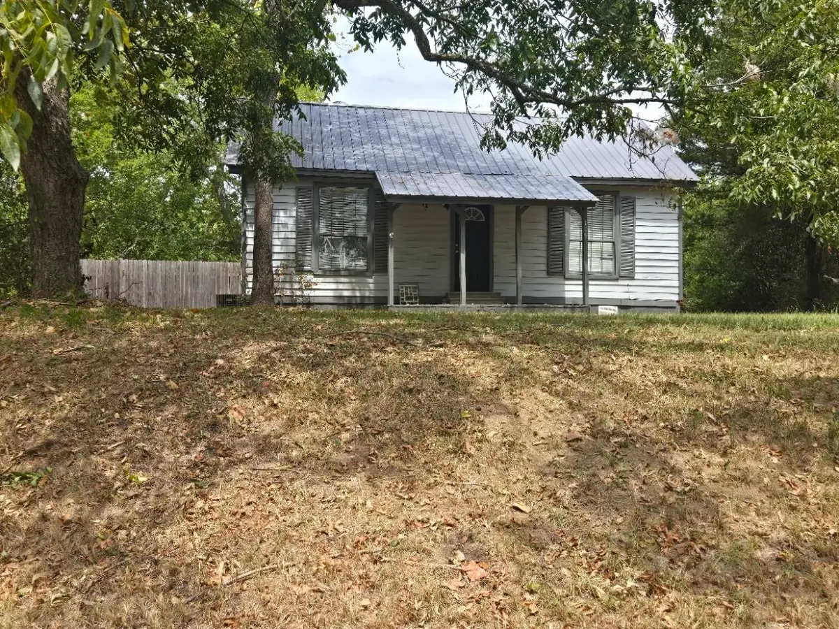 109 E Crews, Overton, TX 75684 - #1