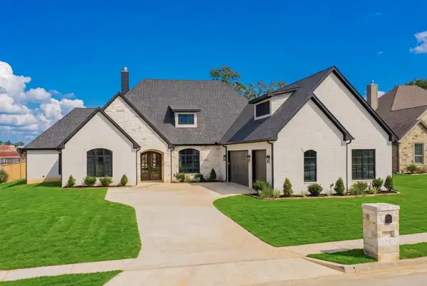 226 Circle Club Ln, Longview, TX 75602