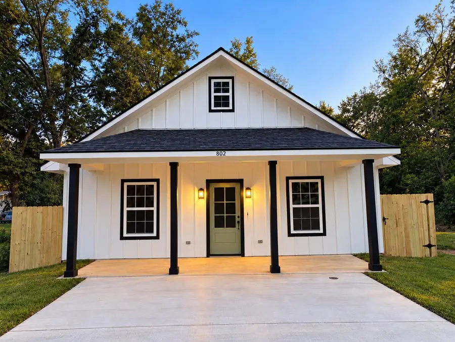 802 W Nelson St, Longview, TX 75601 - #2