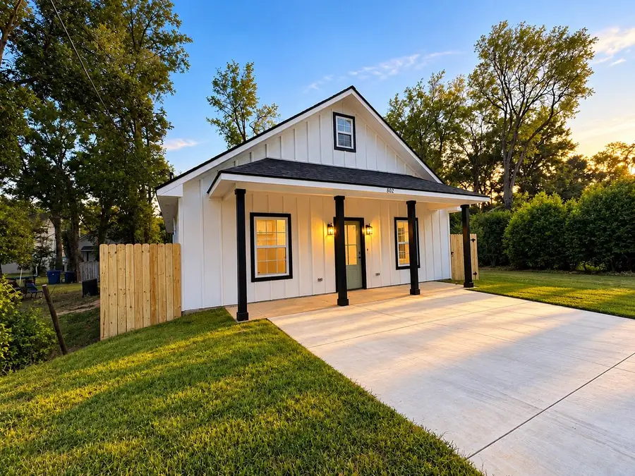 802 W Nelson St, Longview, TX 75601 - #3