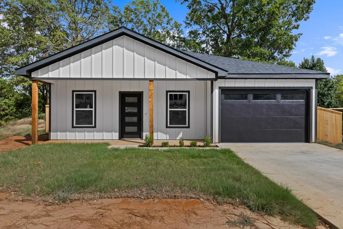 706 High St, Marshall, TX 75670 - #1